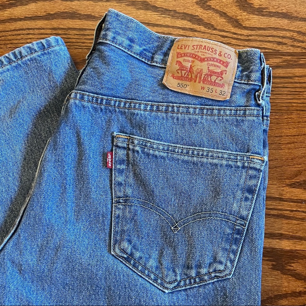 Vintage Levi’s 550 Blue Jeans 35x32